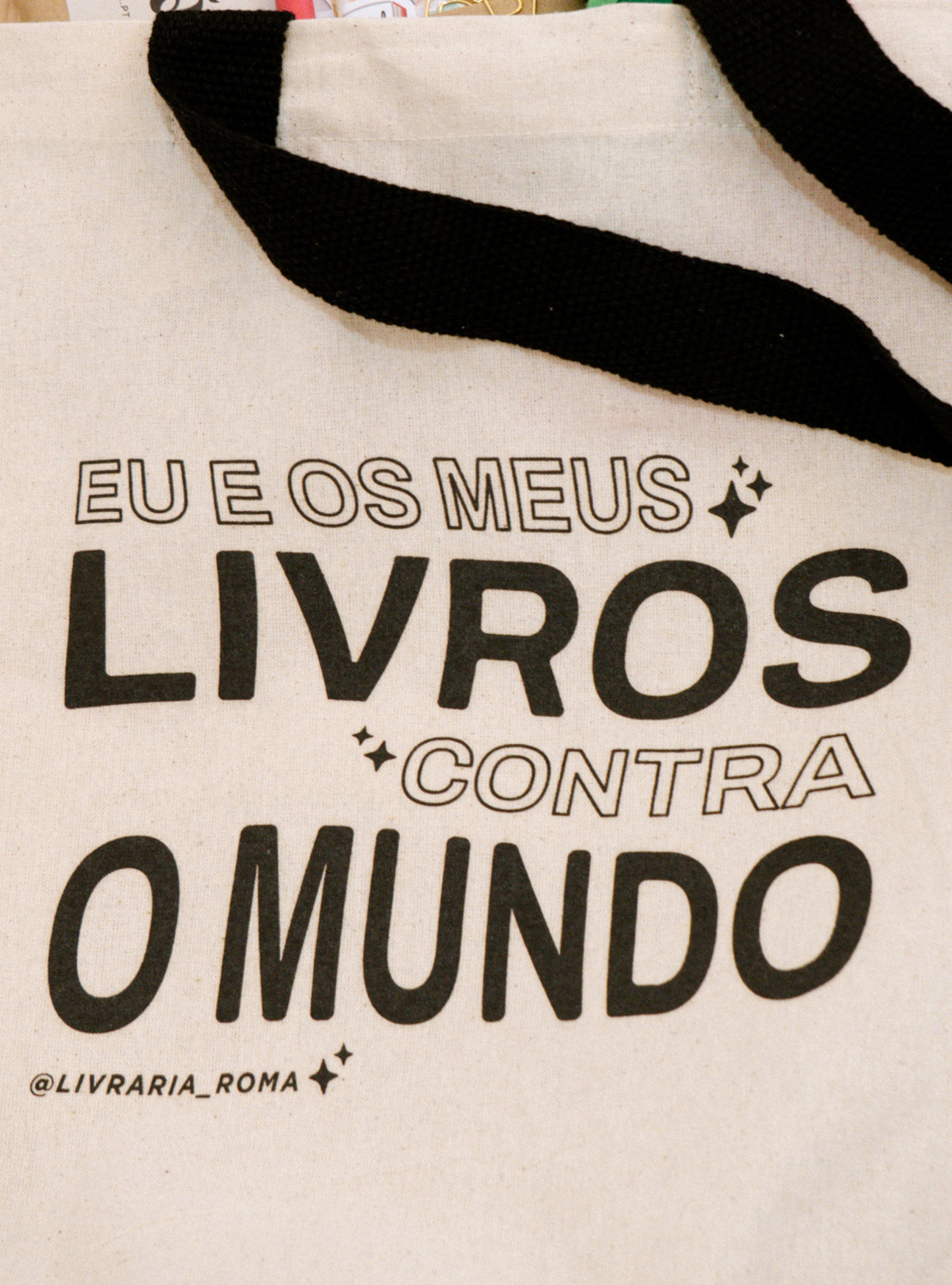 Tote Bag "Eu e os meus livros contra o mundo"